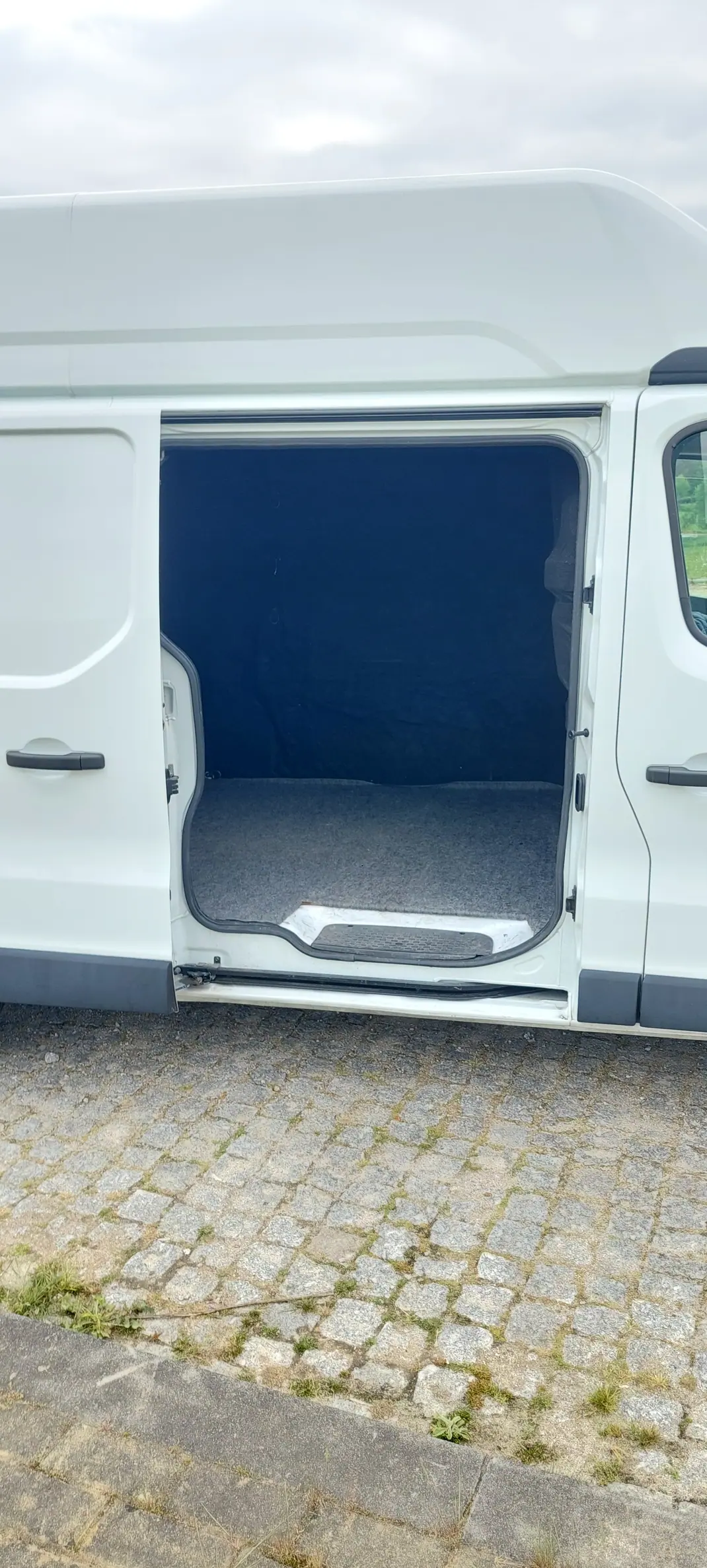 Renault Trafic 2018 - 14750 EUR, 190500 km - AUTO.MOTO.pt - 190500km - foto 7 de 13