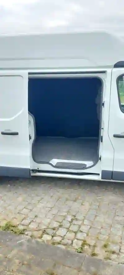 Renault Trafic 2018 - 14750 EUR, 190500 km - AUTO.MOTO.pt - 190500km - foto 7 de 13