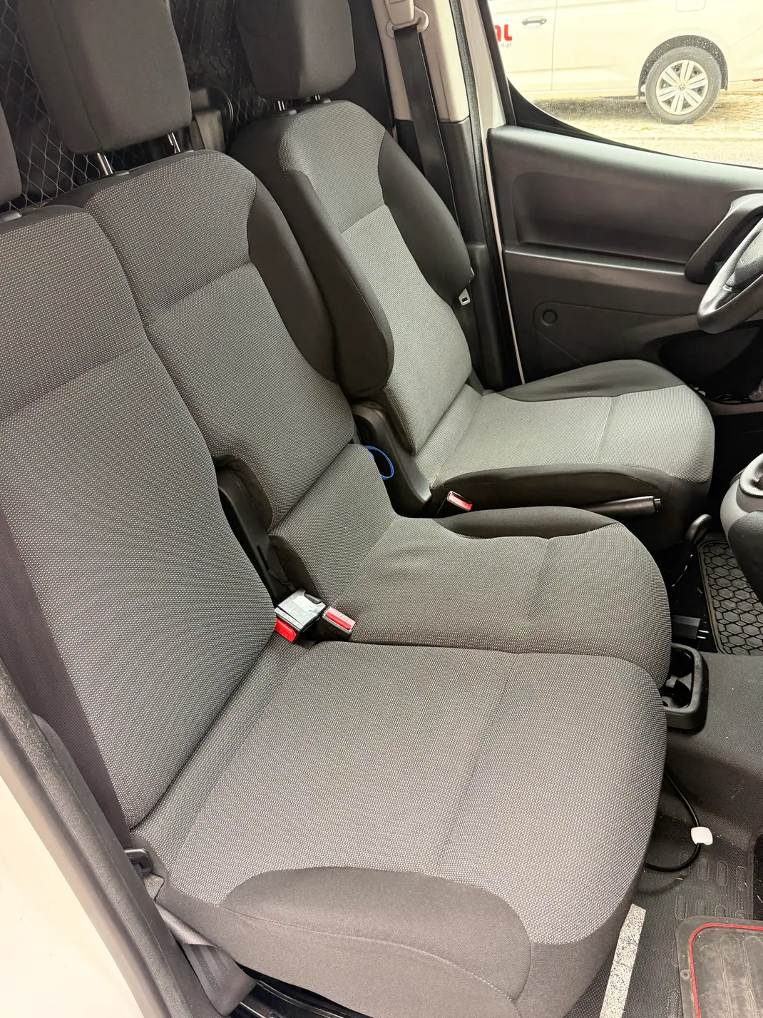 Peugeot PARTNER 1.6 HDI L2 2017 - 12700 EUR, 146000 km - AUTO.MOTO.pt - 146000km - foto 10 de 13