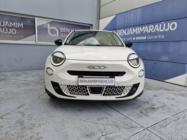 Fiat 600 2025 - 23900 EUR, 10981 km - AUTO.MOTO.pt - 10981km - foto 3 de 23