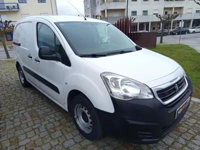 Peugeot Partner 1.6 HDI 100cv 3 Lug 2017 - 9990 EUR, 224423 km - AUTO.MOTO.pt - 224423km - foto 3 de 9