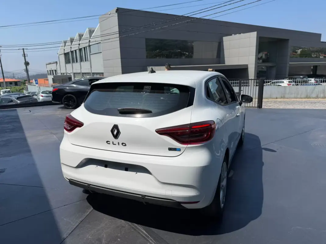 Renault Clio 2021 - 14900 EUR, 130548 km - 130548km - foto 5 de 11