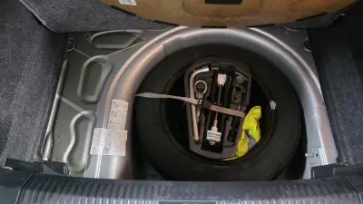 Volkswagen Polo 2014 - 10990 EUR, 136000 km - AUTO.MOTO.pt - 136000km - foto 23 de 31