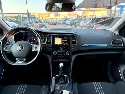Renault Mégane Sport Tourer 2018 - 15950 EUR, 122000 km - AUTO.MOTO.pt - 122000km - foto 5 de 19