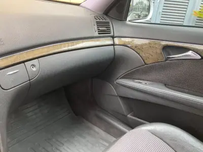 Mercedes-Benz E 270 2002 - 9250 EUR, 299650 km - AUTO.MOTO.pt - 299650km - foto 14 de 20