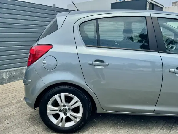 Opel Corsa 2011 - 6950 EUR, 212000 km - AUTO.MOTO.pt - 212000km - foto 6 de 19