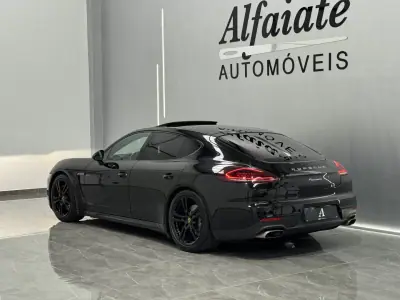 Porsche Panamera 2015 - 33990 EUR, 247000 km - AUTO.MOTO.pt - 247000km - foto 4 de 44