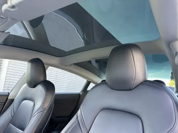 Tesla Model 3 2019 - 19900 EUR, 270000 km - AUTO.MOTO.pt - 270000km - foto 43 de 53