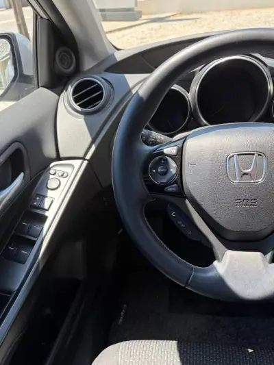 Honda Civic Tourer 2015 - 12900 EUR, 125000 km - AUTO.MOTO.pt - 125000km - foto 16 de 19
