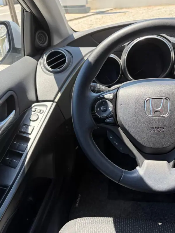 Honda Civic Tourer 2015 - 12900 EUR, 125000 km - AUTO.MOTO.pt - 125000km - foto 16 de 19