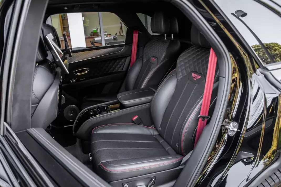 Bentley Bentayga 2022 - 210000 EUR, 70942 km - AUTO.MOTO.pt - 70942km - foto 39 de 57
