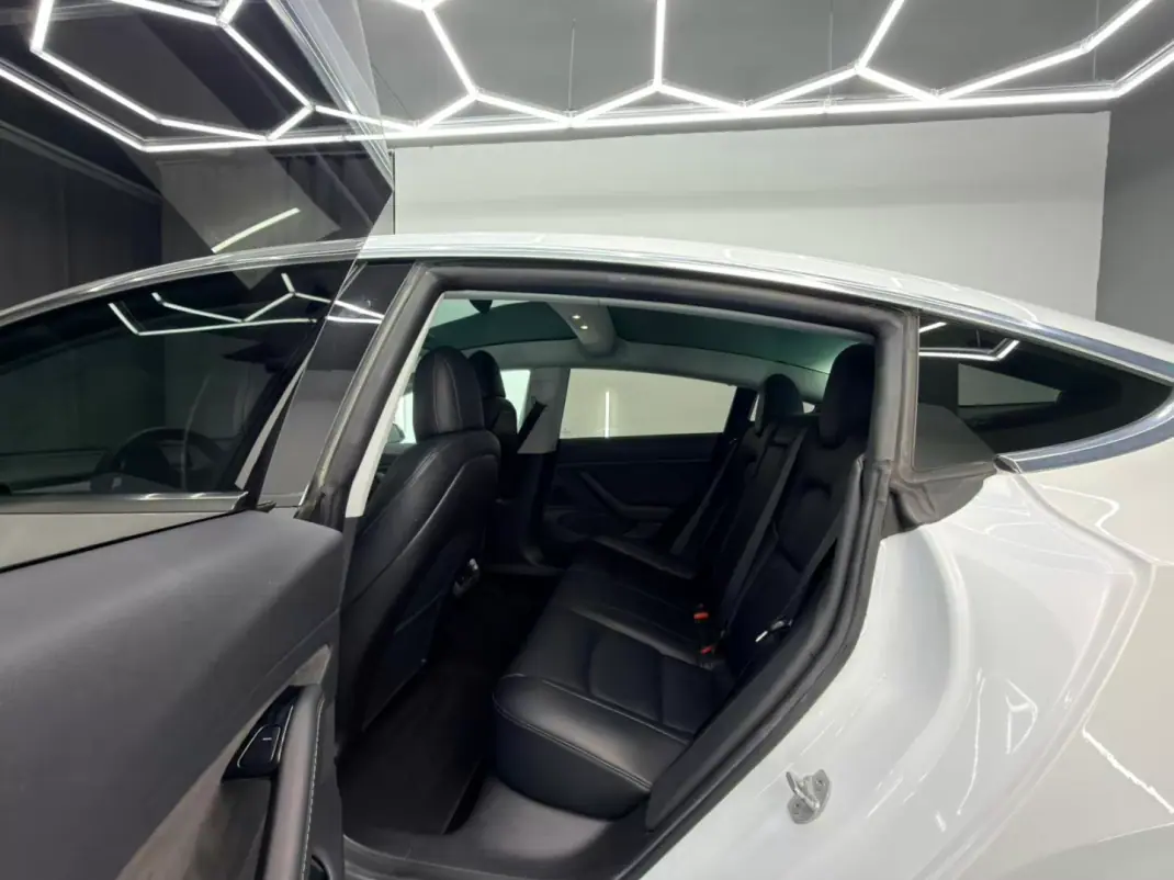 Tesla Model 3 2019 - 18500 EUR, 162000 km - AUTO.MOTO.pt - 162000km - foto 9 de 24