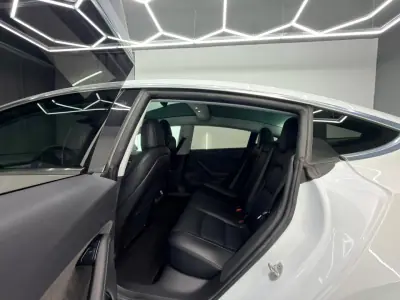 Tesla Model 3 2019 - 18500 EUR, 162000 km - AUTO.MOTO.pt - 162000km - foto 9 de 24