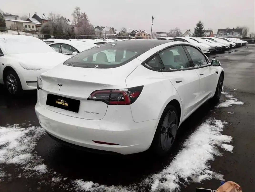 Tesla Model 3 2021 - 27980 EUR, 77857 km - AUTO.MOTO.pt - 77857km - foto 3 de 10