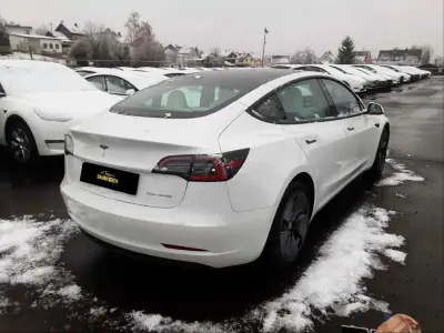 Tesla Model 3 2021 - 27980 EUR, 77857 km - AUTO.MOTO.pt - 77857km - foto 3 de 10