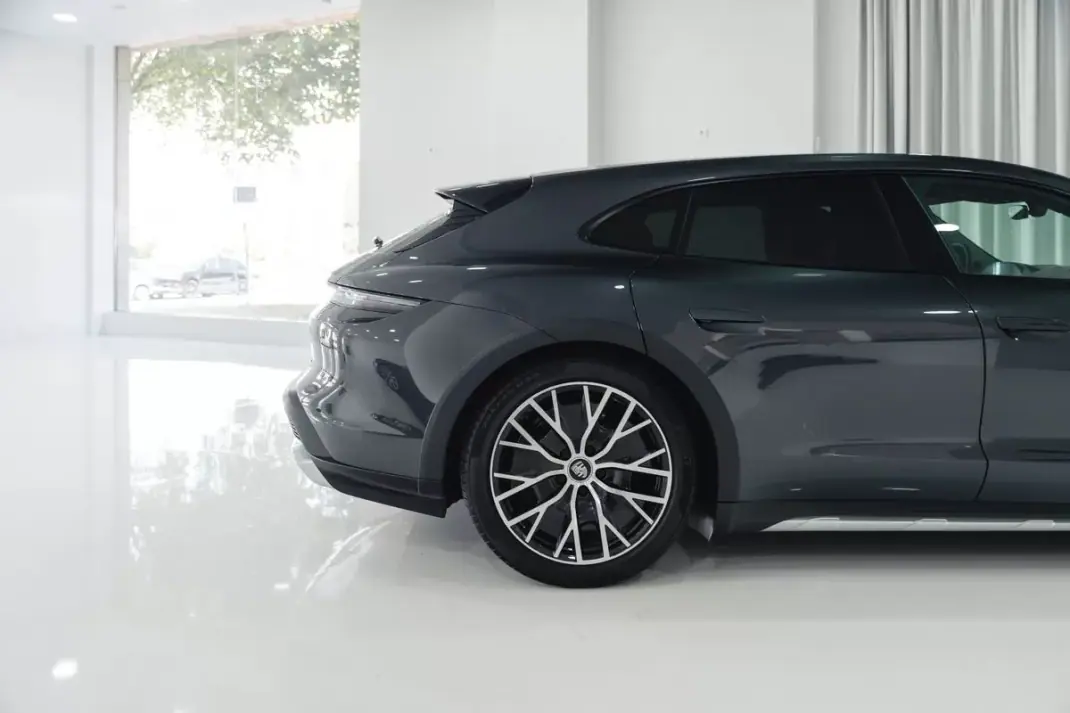 Porsche Taycan Cross Turismo 2022 - 63950 EUR, 45941 km - 45941km - foto 20 de 52