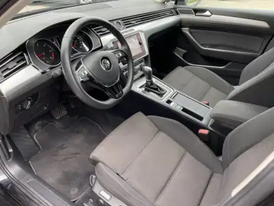 Volkswagen Passat Variant 2018 - 19990 EUR, 177800 km - AUTO.MOTO.pt - 177800km - foto 10 de 19