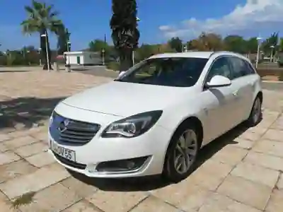 Opel Insignia Sports Tourer 2014 - 7500 EUR, 289000 km - AUTO.MOTO.pt - 289000km - foto 9 de 15