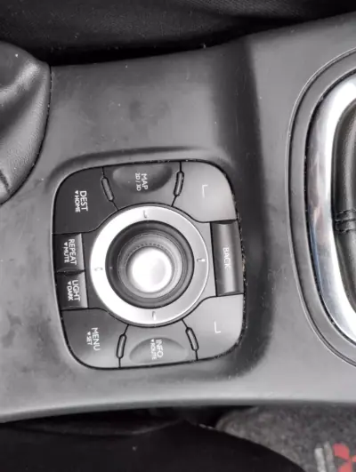 Renault Mégane 2013 - 3750 EUR, 320000 km - AUTO.MOTO.pt - 320000km - foto 18 de 27