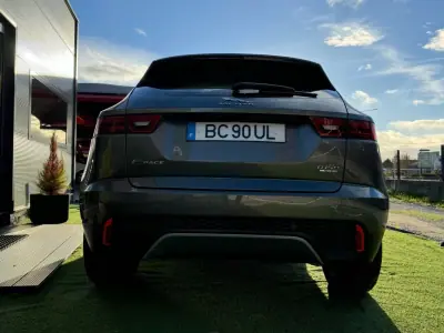 Jaguar E-Pace 2019 - 28500 EUR, 98000 km - AUTO.MOTO.pt - 98000km - foto 11 de 33