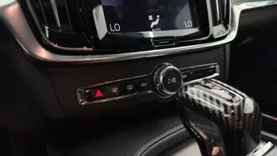 Volvo V90 2018 - 23990 EUR, 166090 km - AUTO.MOTO.pt - 166090km - foto 28 de 31