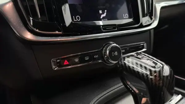 Volvo V90 2018 - 23990 EUR, 166090 km - AUTO.MOTO.pt - 166090km - foto 28 de 31