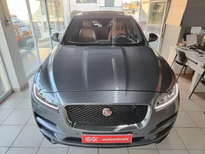 Jaguar F-Pace 2017 - 22500 EUR, 147000 km - AUTO.MOTO.pt - 147000km - foto 4 de 40