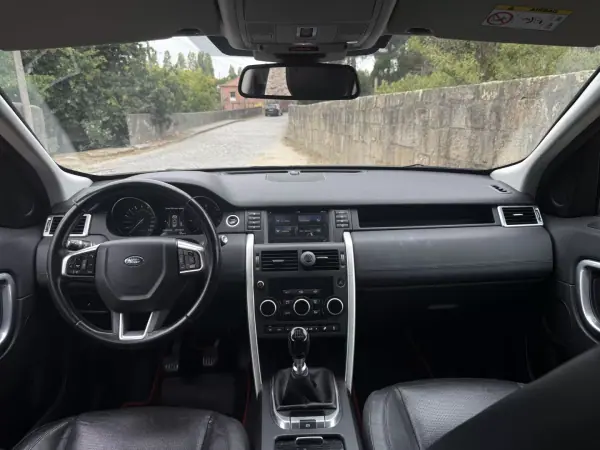 Land Rover Discovery Sport 2015 - 13000 EUR, 221000 km - AUTO.MOTO.pt - 221000km - foto 6 de 11