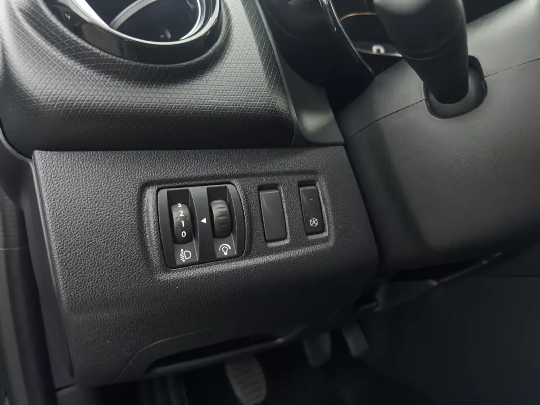 Renault Clio 2019 - 10990 EUR, 128000 km - AUTO.MOTO.pt - 128000km - foto 25 de 43