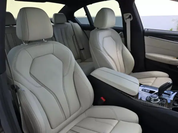 BMW 520 2019 - 30990 EUR, 98500 km - AUTO.MOTO.pt - 98500km - foto 30 de 44