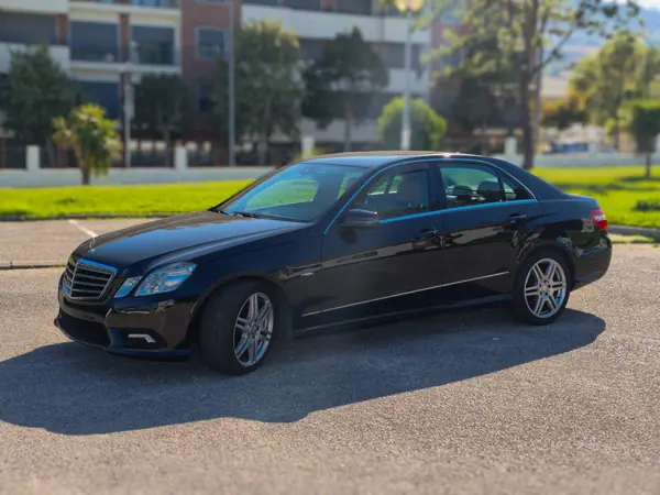 Mercedes-Benz E 250 2010 - 13750 EUR, 275000 km - AUTO.MOTO.pt - 275000km - foto 7 de 17
