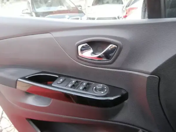 Renault Captur 2014 - 12900 EUR, 155622 km - AUTO.MOTO.pt - 155622km - foto 20 de 30