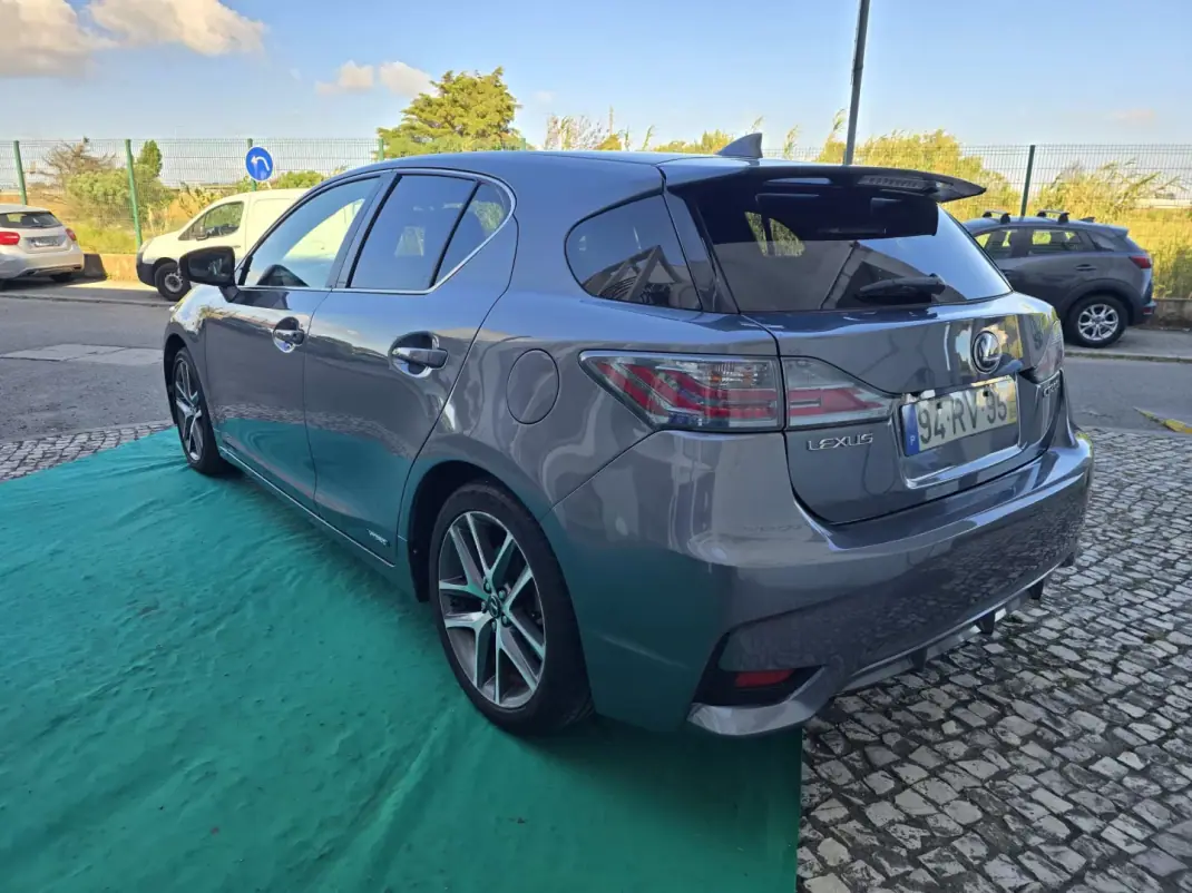 Lexus CT 200h 2016 - 17950 EUR, 217000 km - AUTO.MOTO.pt - 217000km - foto 4 de 13