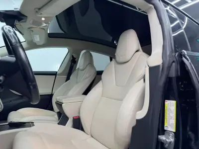 Tesla Model S 2018 - 23500 EUR, 183000 km - AUTO.MOTO.pt - 183000km - foto 19 de 21