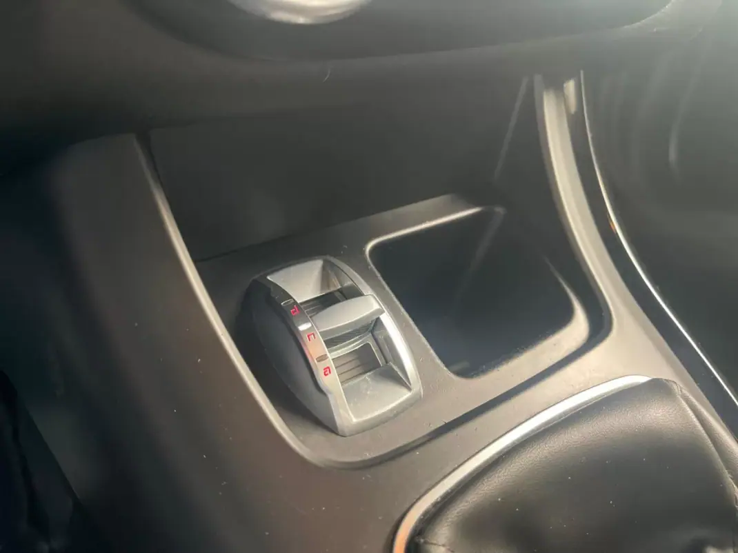 Alfa Romeo Giulietta 2011 - 8750 EUR, 197000 km - AUTO.MOTO.pt - 197000km - foto 29 de 35