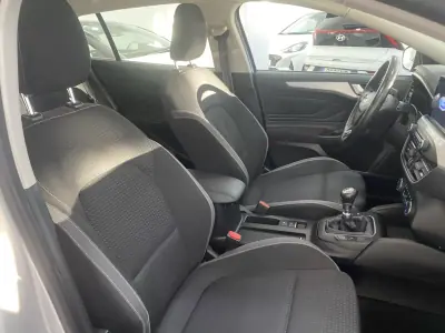 Ford Focus SW 2019 - 12600 EUR, 156868 km - AUTO.MOTO.pt - 156868km - foto 21 de 34