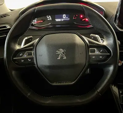 Peugeot 2008 2021 - 16950 EUR, 182000 km - AUTO.MOTO.pt - 182000km - foto 16 de 32