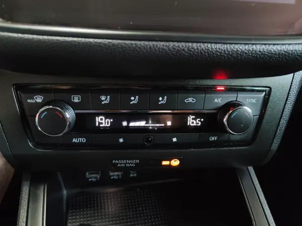 SEAT Ibiza 2020 - 15350 EUR, 34000 km - AUTO.MOTO.pt - 34000km - foto 31 de 38