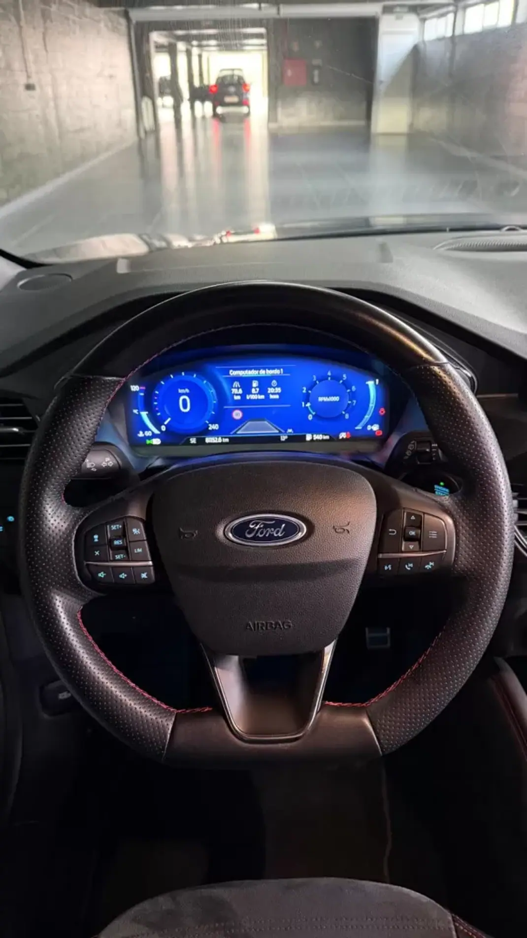 Ford Kuga 2023 - 20500 EUR, 81150 km - AUTO.MOTO.pt - 81150km - foto 11 de 13