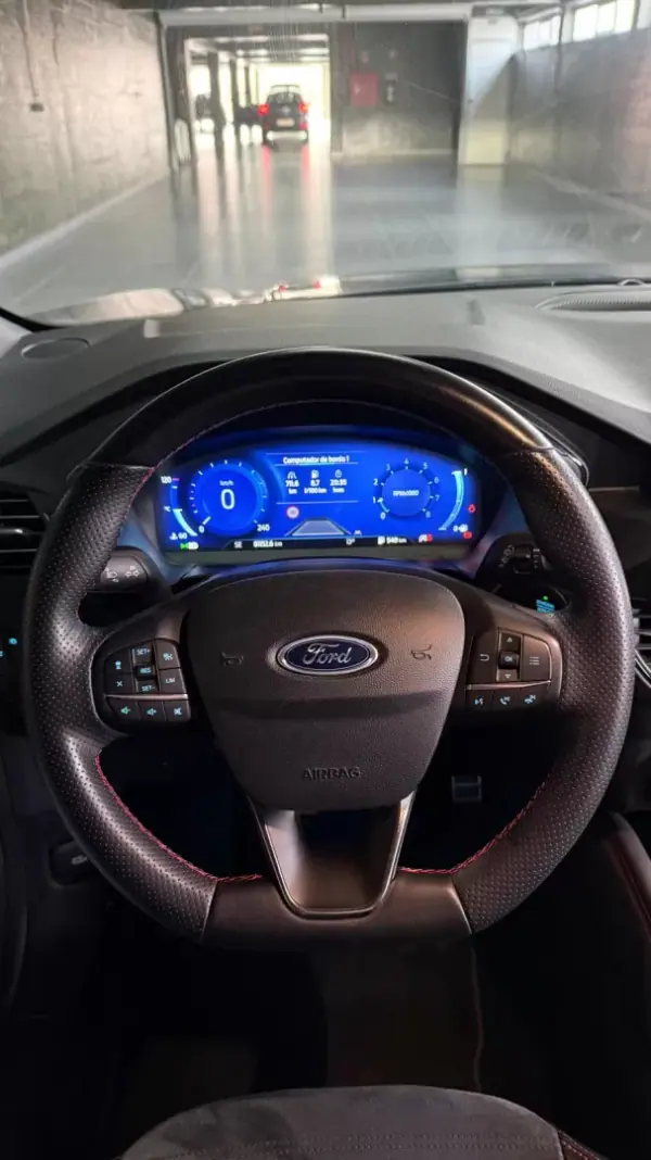 Ford Kuga 2023 - 20500 EUR, 81150 km - AUTO.MOTO.pt - 81150km - foto 11 de 13