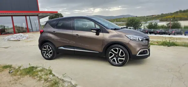 Renault Captur 2013 - 10200 EUR, 11800 km - AUTO.MOTO.pt - 11800km - foto 3 de 12