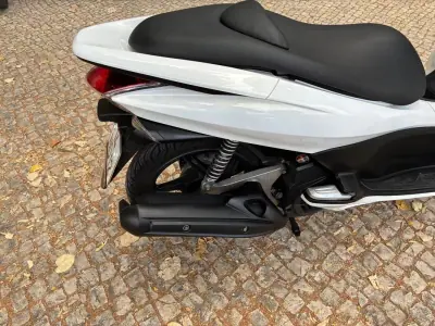 Honda PCX 125 2012 - 1900 EUR, 64269 km - AUTO.MOTO.pt - 64269km - foto 8 de 12