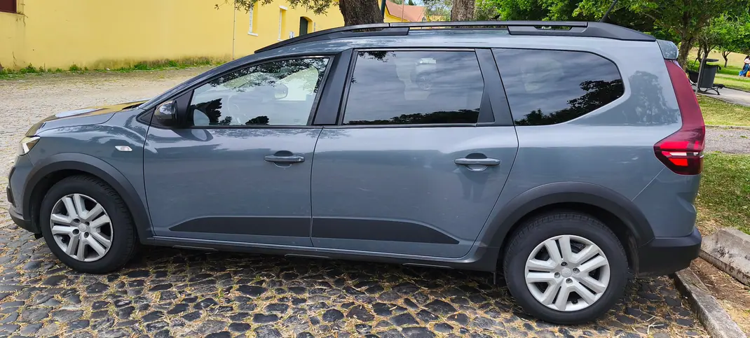 Dacia Jogger 2024 - 16000 EUR, 113000 km - AUTO.MOTO.pt - 113000km - foto 4 de 5