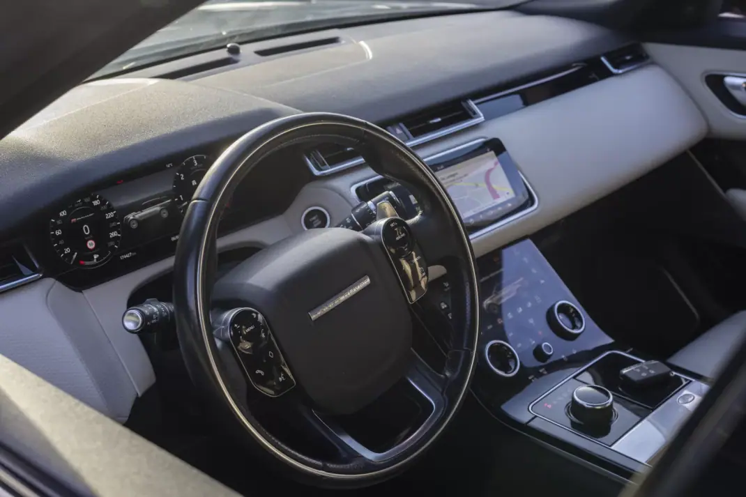 Land Rover Range Rover Velar 2017 - 39900 EUR, 175180 km - AUTO.MOTO.pt - 175180km - foto 12 de 36