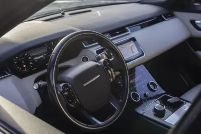 Land Rover Range Rover Velar 2017 - 39900 EUR, 175180 km - AUTO.MOTO.pt - 175180km - foto 12 de 36