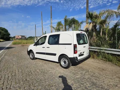 Peugeot Partner 2016 - 8750 EUR, 170000 km - AUTO.MOTO.pt - 170000km - foto 6 de 6