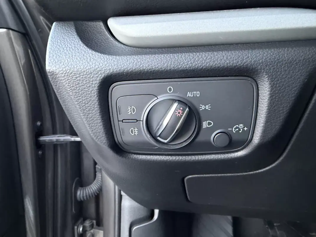 Audi A3 Limousine 2016 - 17000 EUR, 187641 km - AUTO.MOTO.pt - 187641km - foto 18 de 19