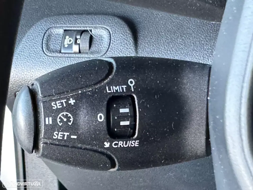 Peugeot 2019 - 13450 EUR, 90000 km - AUTO.MOTO.pt - 90000km - foto 3 de 15