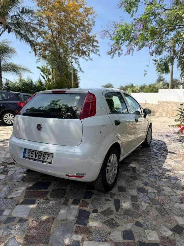 Fiat Punto 2018 - 8500 EUR, 111468 km - AUTO.MOTO.pt - 111468km - foto 5 de 9