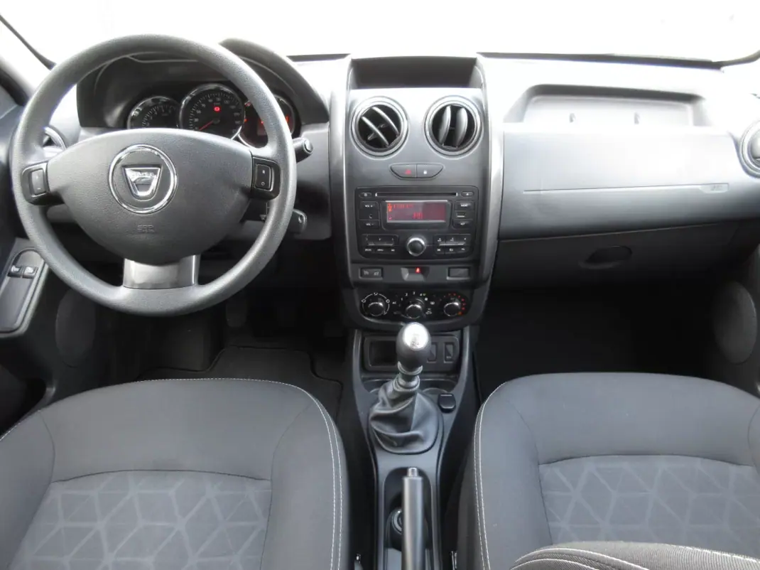 Dacia Duster 2015 - 10990 EUR, 208000 km - AUTO.MOTO.pt - 208000km - foto 27 de 35